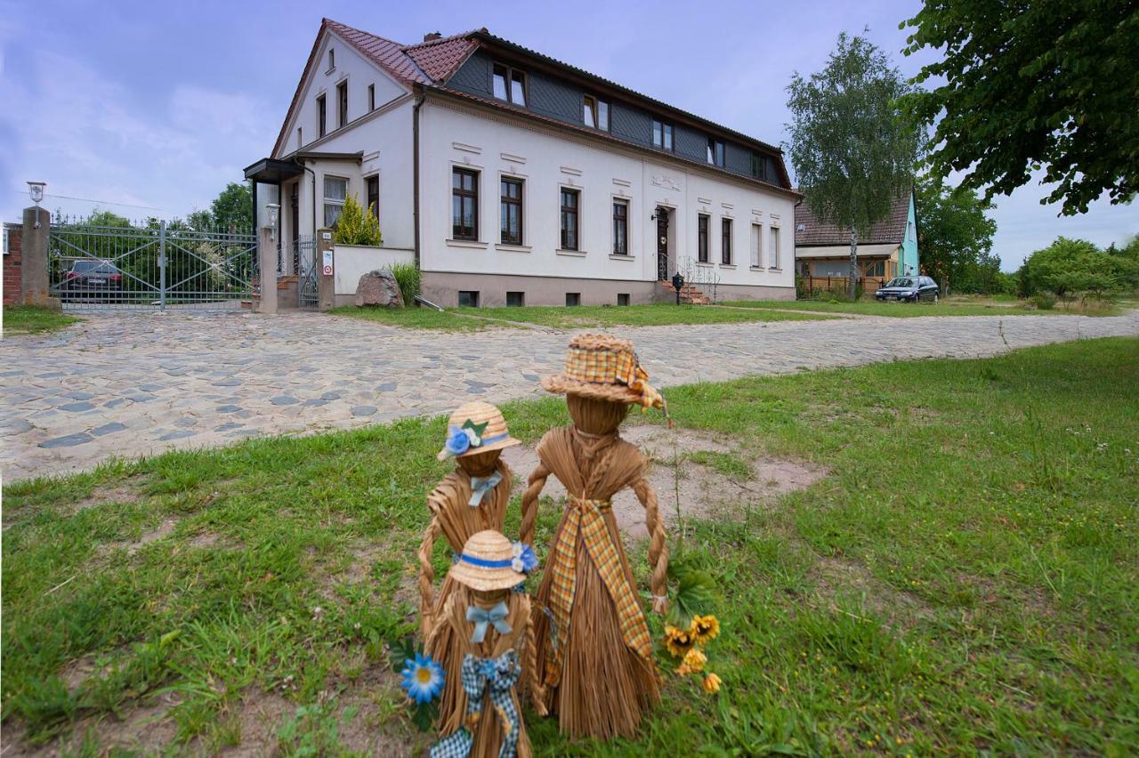 Pension Kuhn Hotel Klietz Exterior photo